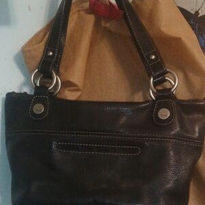 Fossil Black Leather Shoulder Bag with Structured Design